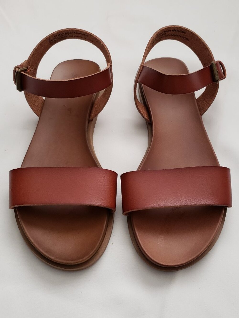 Universal Thread size 7 brown ankle strap sandals buckle